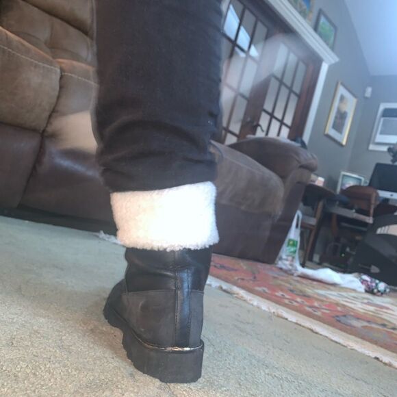 J.Crew Black Gwen Lug Sole Faux
Fur Front- Zip Boots size 9 - Picture 6 of 8